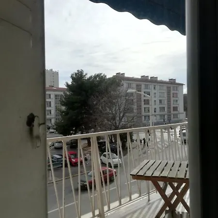 65m With Small Balcony - Near Naval Base Apartment Toulon